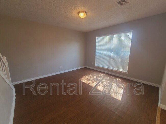 Foto del edificio - 1214 Calvert Dr