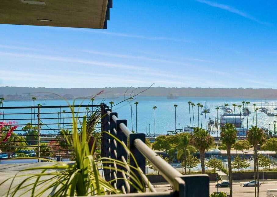Foto principal - Chic Furnished Loft with Bay Views in the ...