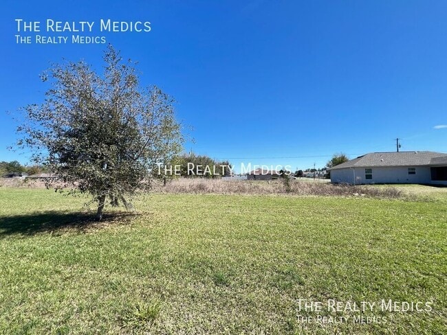 Building Photo - Spacious 4-Bedroom Home for Rent in Ocala!