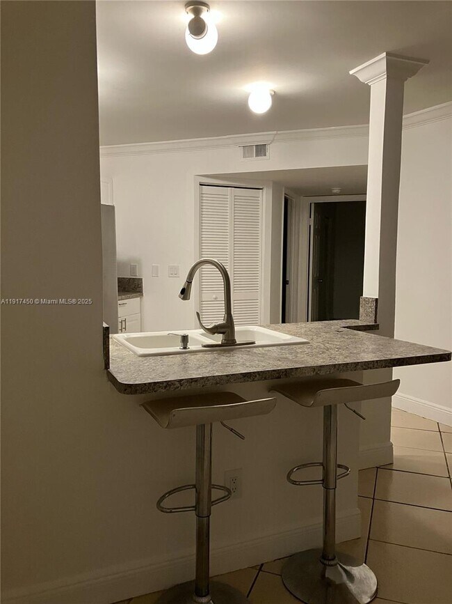 Foto del edificio - 4025 W McNab Rd