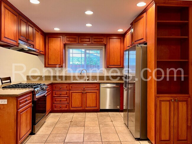 Building Photo - 4544 Jutland Dr