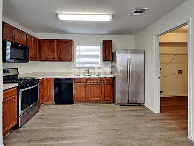 Foto del edificio - 13801 Briarcreek Loop