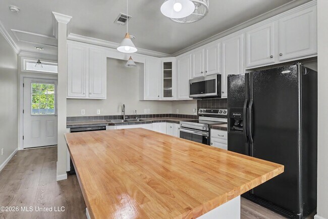 Foto del edificio - 1515 E Beach Blvd