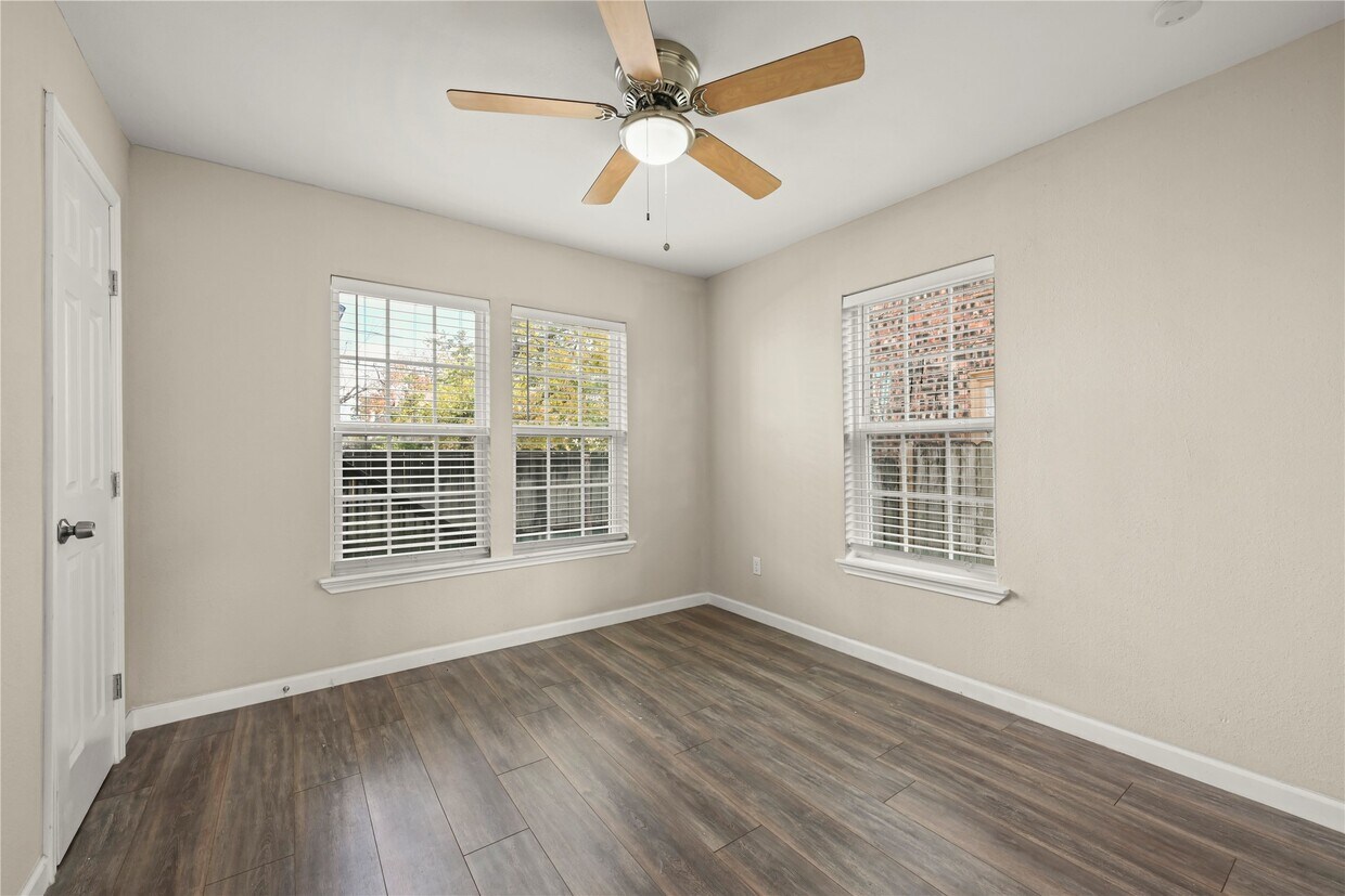 Foto del edificio - 2803 Cleburne St