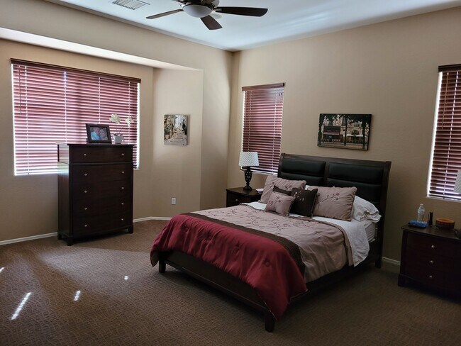 Foto del edificio - 4483 N Kirkwood Ave