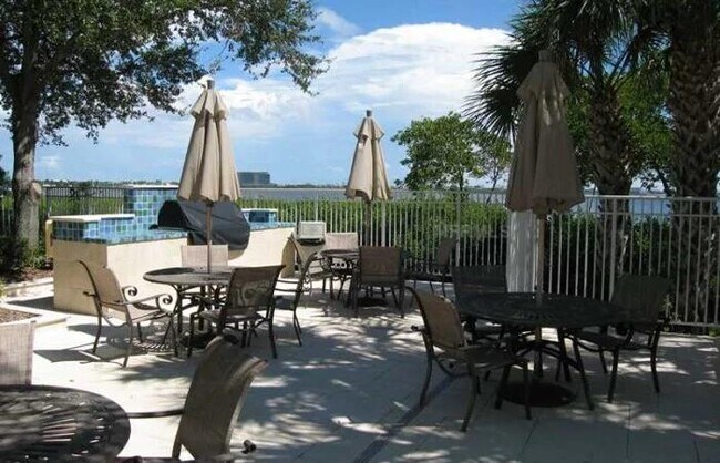 Foto del edificio - 5203 Bay Club Cir