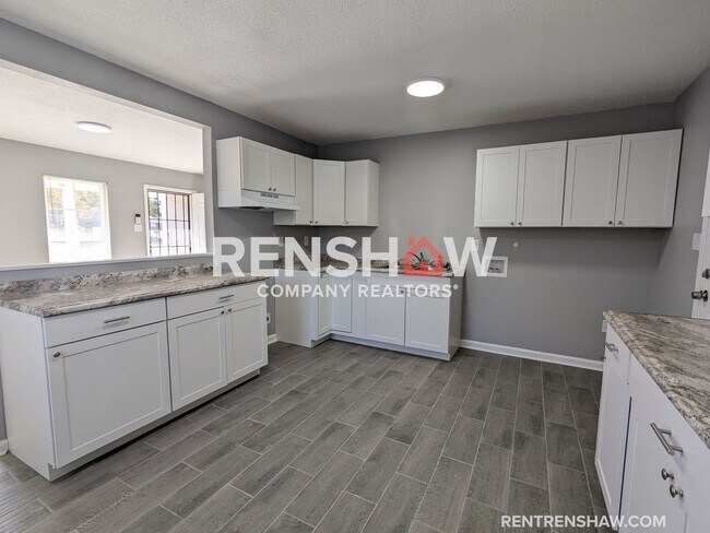 Building Photo - Upgraded Whitehaven Property - All Brand New!