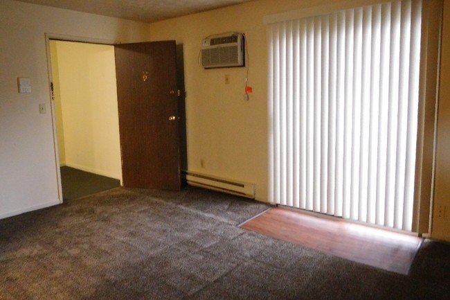 Living room area w/ balcony - North Road Apartments