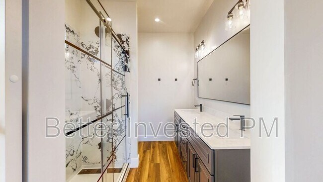Foto del edificio - 4565 Brighton Dr