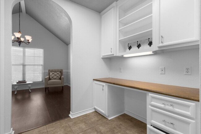Foto del edificio - 405 Harbor Oaks Dr