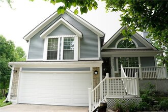 Building Photo - 8005 W 149th St