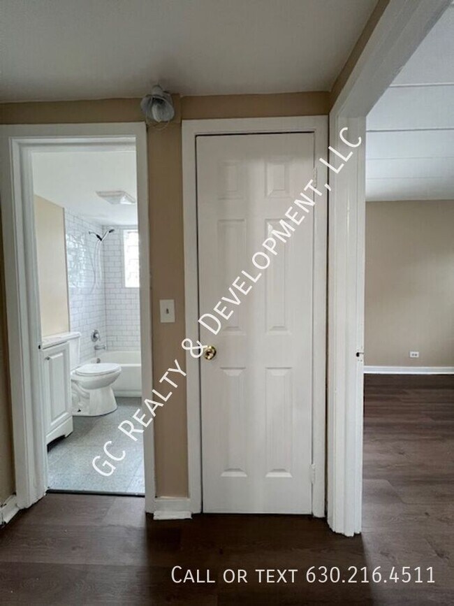 Building Photo - ***SECOND FLOOR - WEST CHICAGO LOCATION / ...