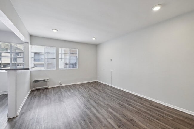 Interior Photo - 1253 Havenhurst Drive