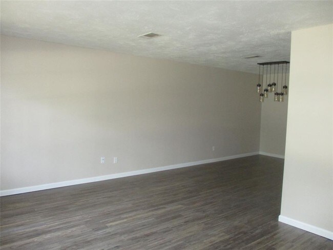 Building Photo - 18023 Rolling Creek Dr