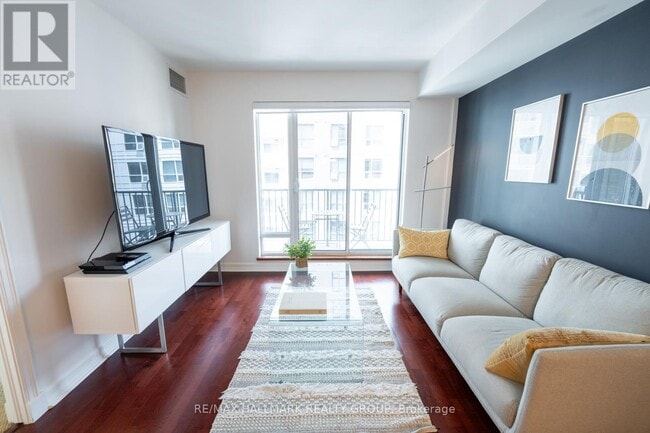 Building Photo - 200 Besserer St