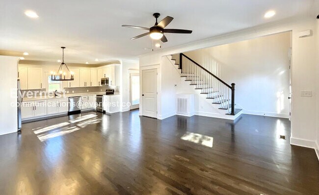 Foto del edificio - 174 Lynda Cir