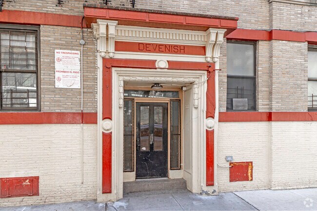 Entrada - 566 W 191st St