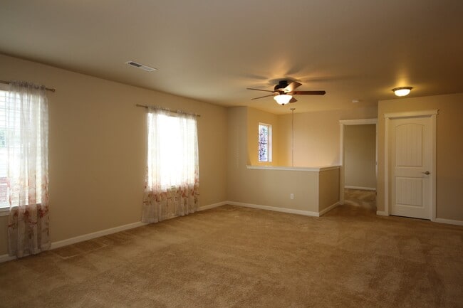Building Photo - Grand Firs Gated Community in Graham!
