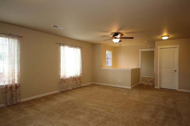 Foto del edificio - Grand Firs Gated Community in Graham!