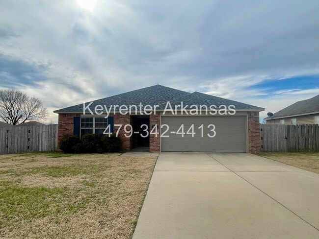 Spacious 3-Bedroom Springdale Home with Fenced Yard - Spacious 3-Bedroom Springdale Home with Fenced Yard