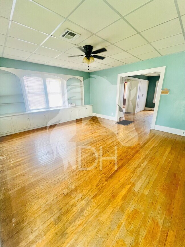 Foto del edificio - "Charming 2-Bed Gem in Enid's Heart!"