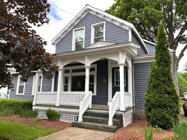 Foto del edificio - 241 Nelson Ave
