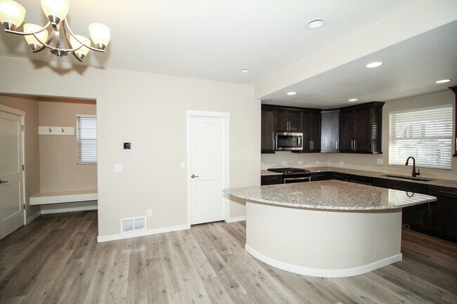 Building Photo - 7611 Grizzly Rose Way
