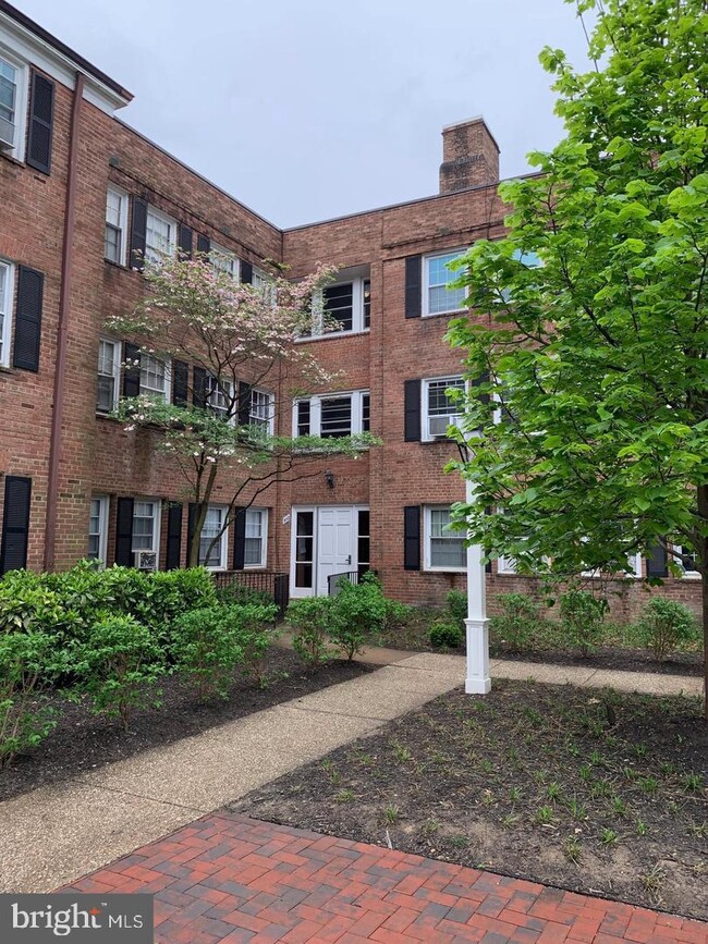 Building Photo - 5112 Columbia Pike