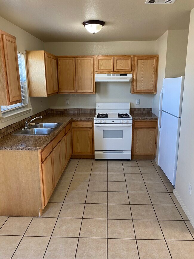 Cocina - 8495 Roseway Dr