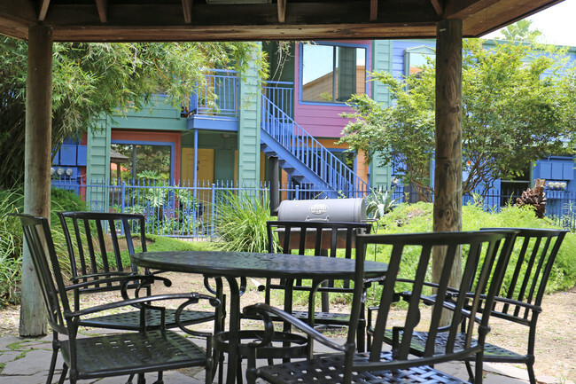 Picnic Area - Walden of Westchase