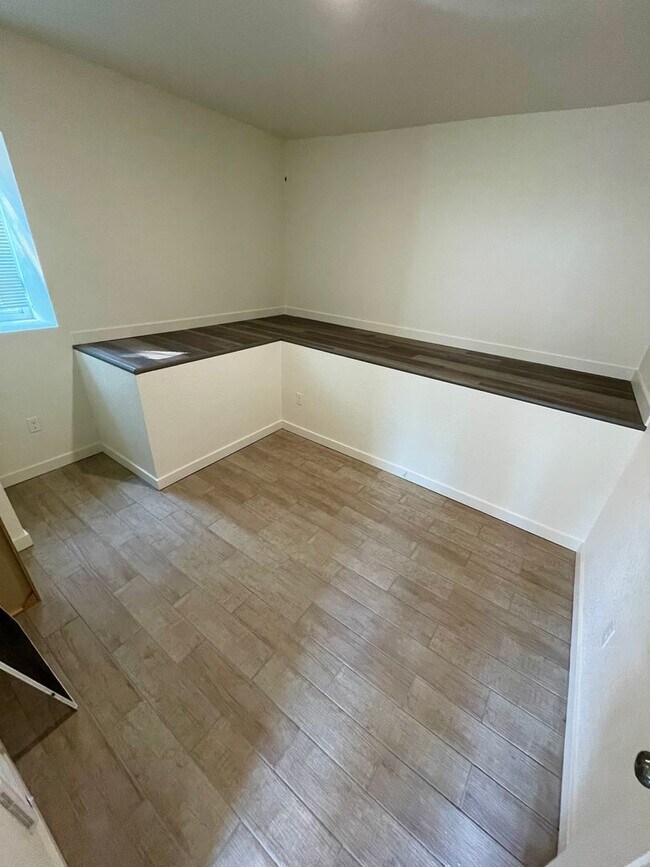 Foto del edificio - 701 E 3rd St
