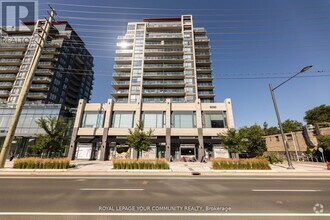 Building Photo - 9090-9090 Yonge St