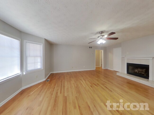 Foto del edificio - 15 Gregory Ln