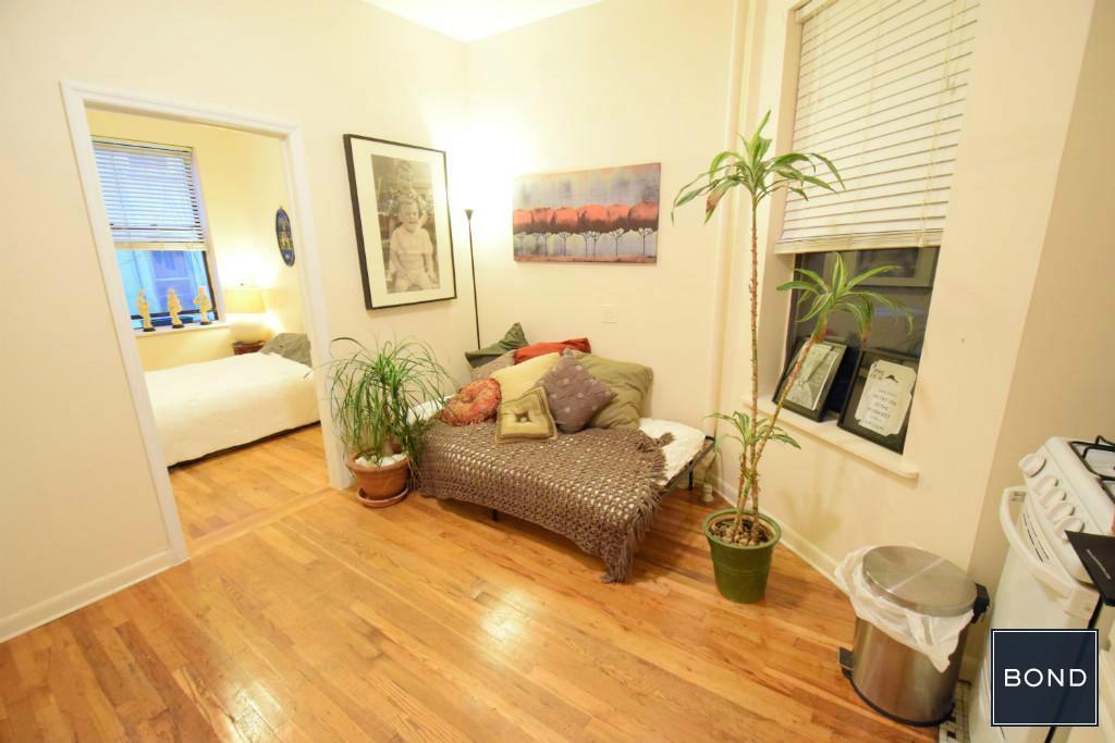 Primary Photo - 320 E 5th St