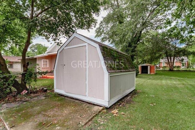 Cozy pics - 3901 Oates Ave