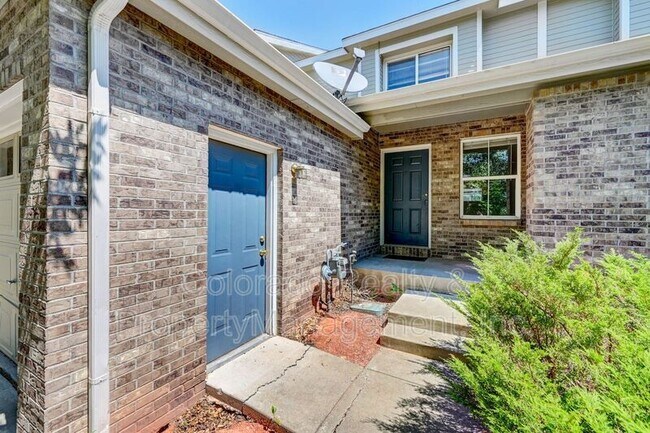 Foto del edificio - 9324 Welby Rd Terrace