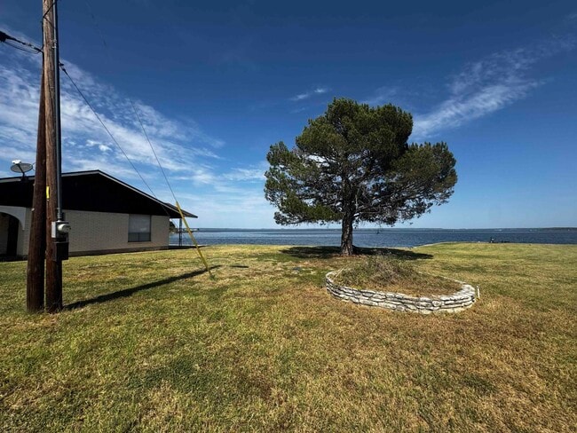 Building Photo - 126 Lake Breeze Dr
