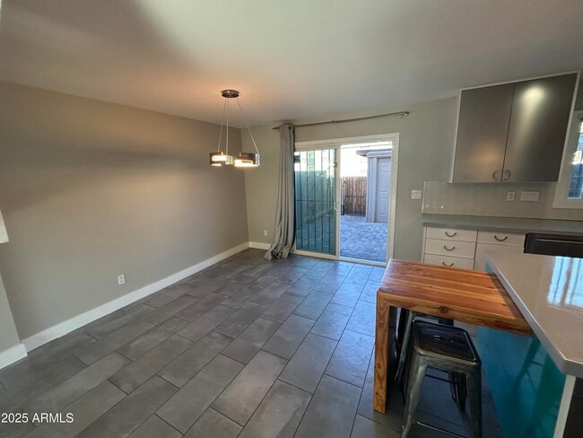 Building Photo - 2927 E Fairmount Ave