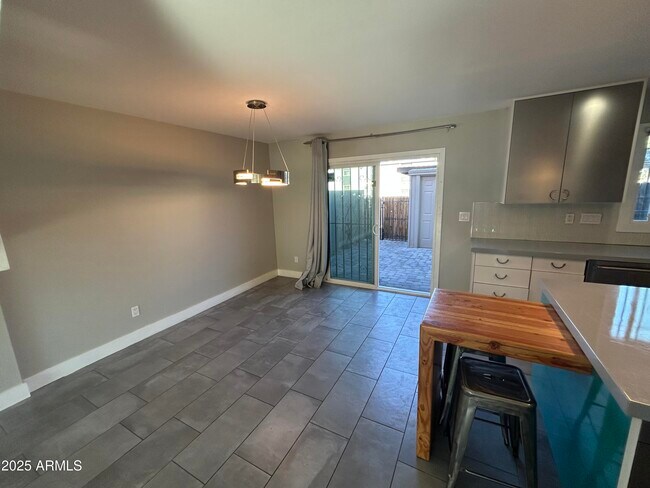 Foto del edificio - 2927 E Fairmount Ave