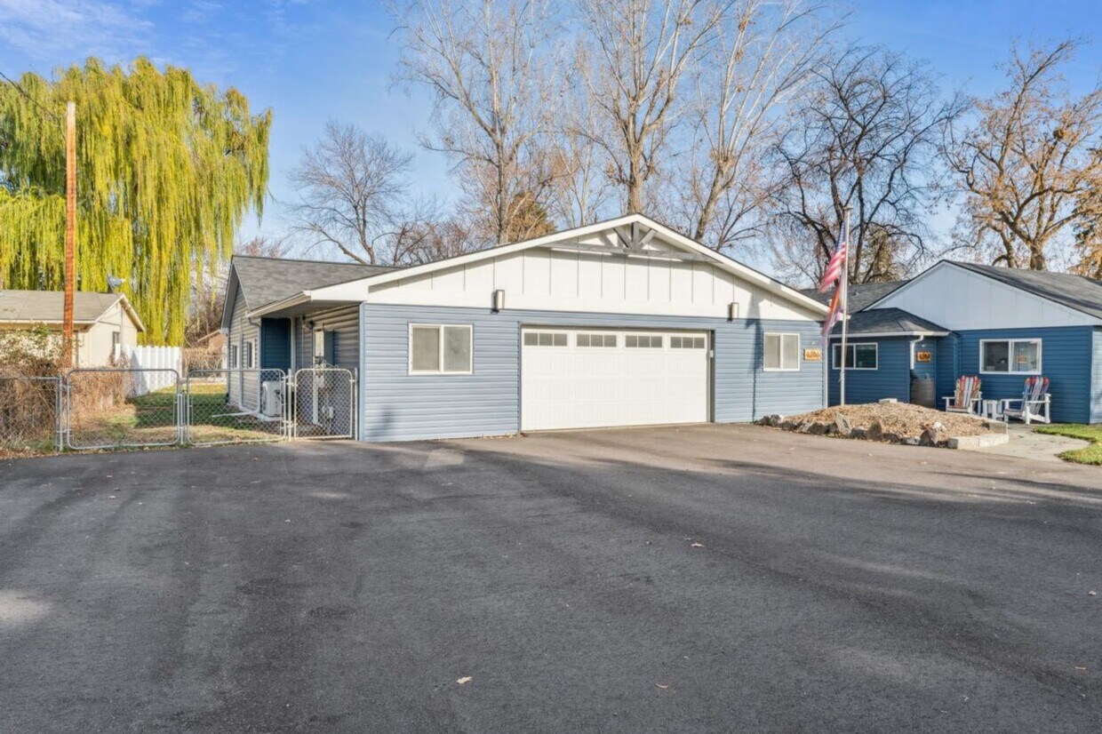 Foto principal - Home for rent with large backyard! 2306 Plum St