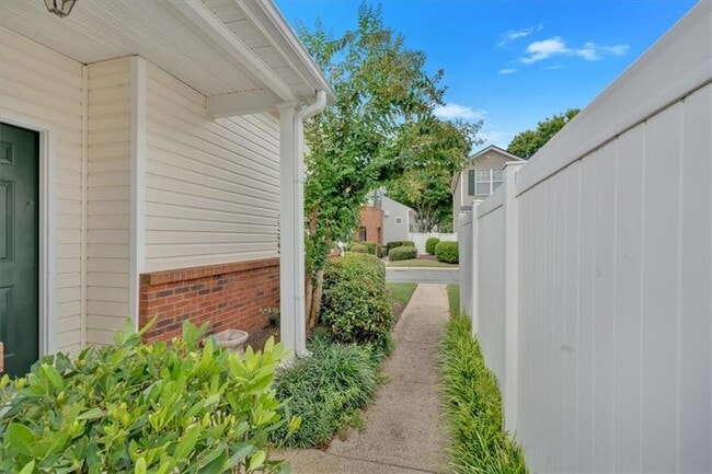 Building Photo - 106 Manley Ct