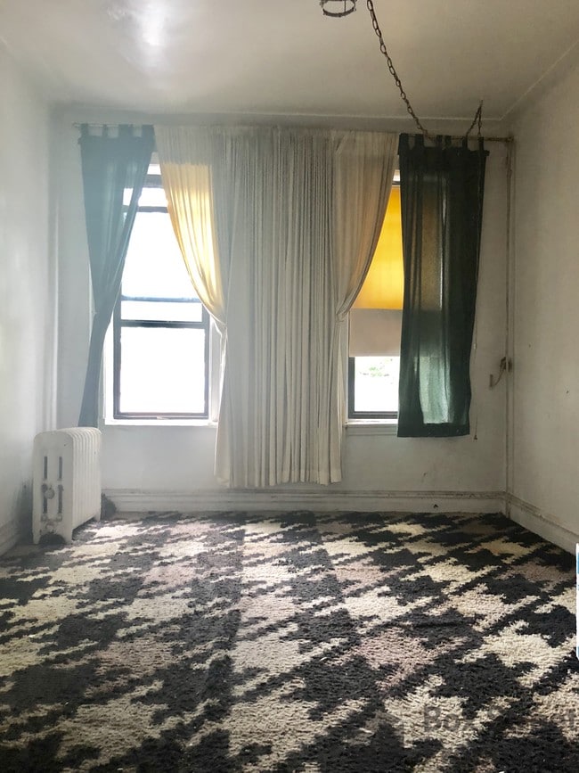 Building Photo - 36 E 51st St