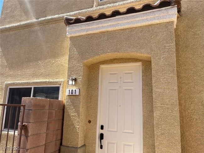 Building Photo - 4033 Pepper Thorn Ave
