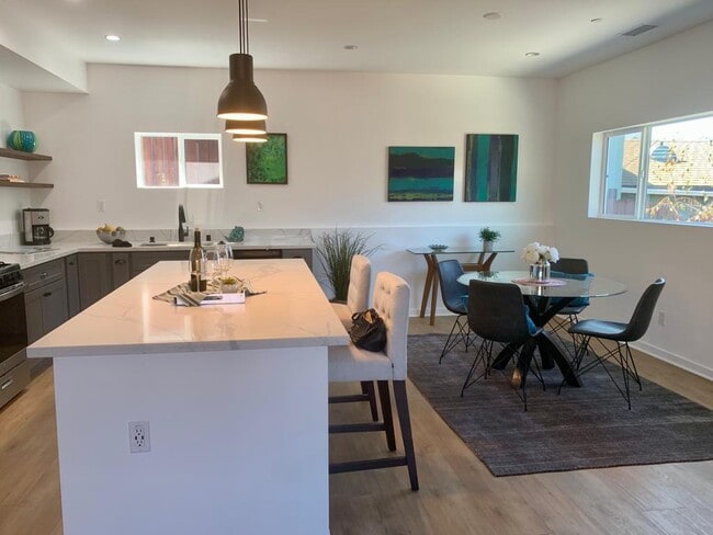 kitchen with dining area - 1532 Mohawk St