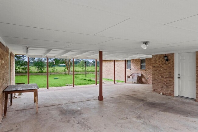 Foto del edificio - 318 County Rd 296D