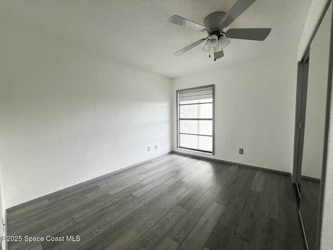 Foto del edificio - 1225 N Wickham Rd