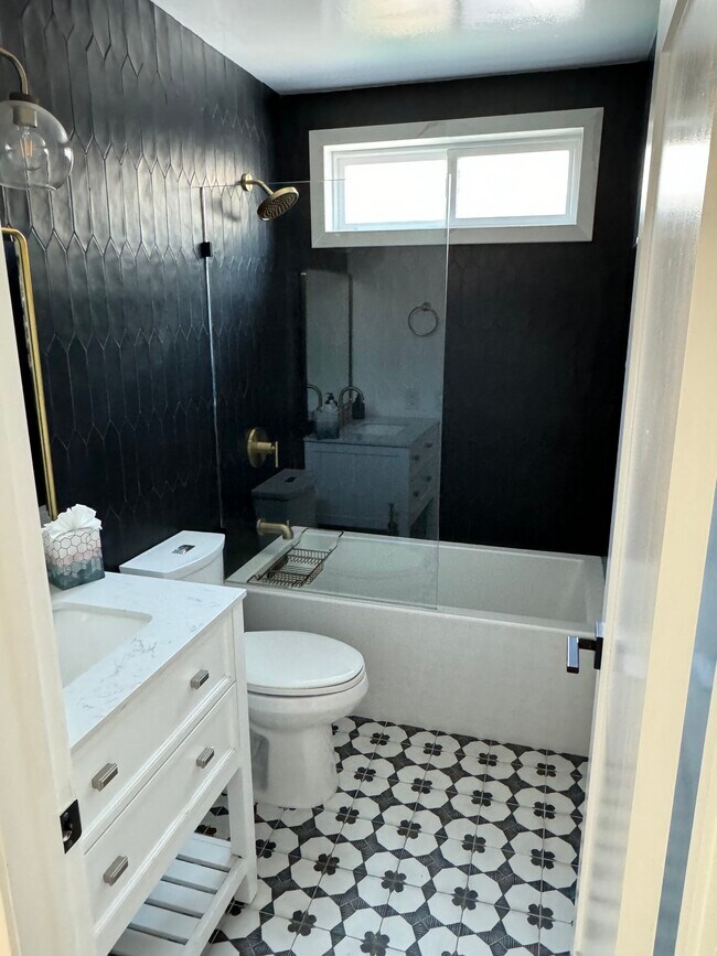 Newly remodeled guest room bath - 2411 El Bosque Ave