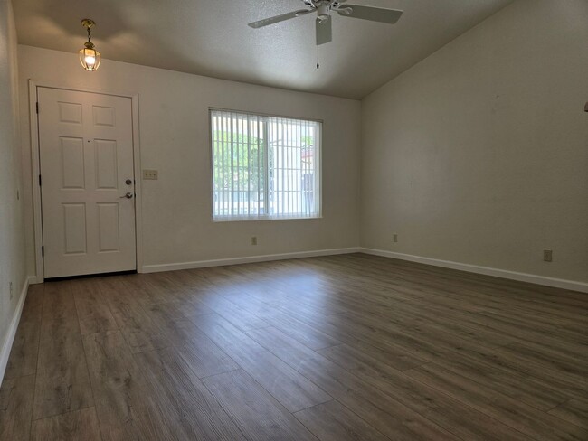 Building Photo - 369 Leffler Pl