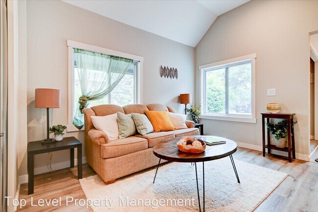 Building Photo - 3 br, 2 bath House - 905 Dane St