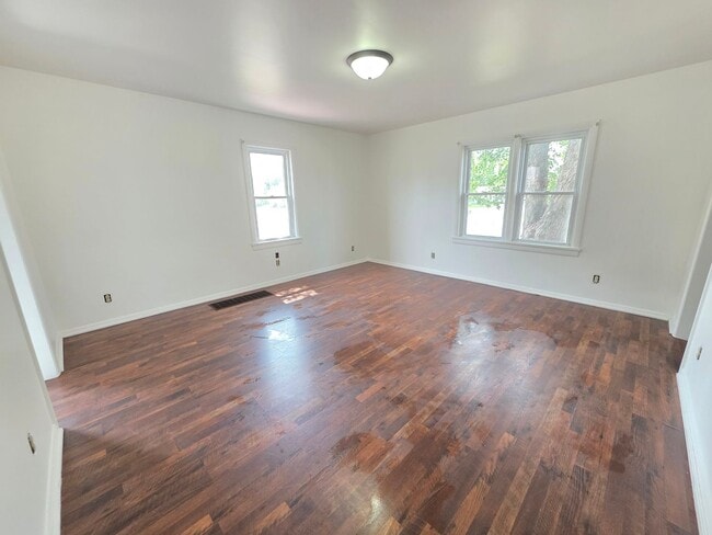 Building Photo - 4 Bed 2 Bath Single Family Home in Wiscons...